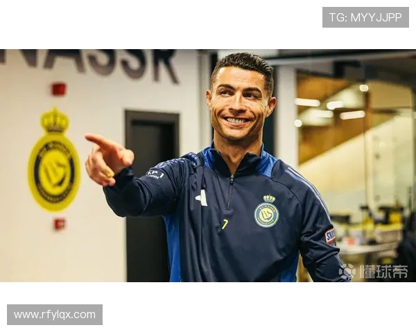 C罗与队友抵达利雅得胜利训练基地继续备战沙特联赛 C罗与队友抵达利雅得胜利训练基地继续备战沙特联赛